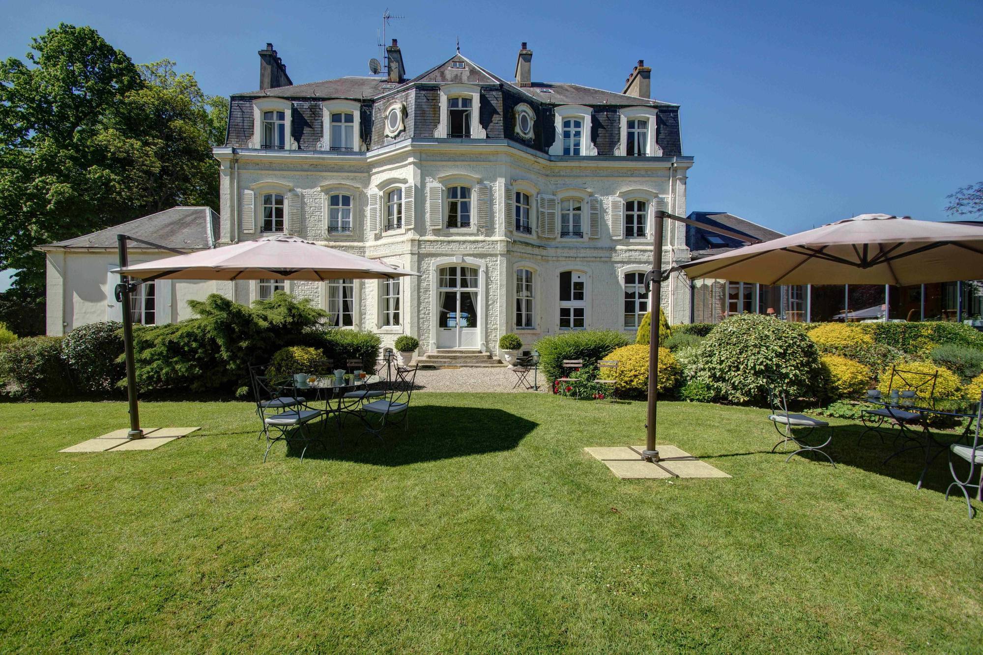 Najeti Hôtel Château Cléry Hesdin-lʼAbbé Exterior foto